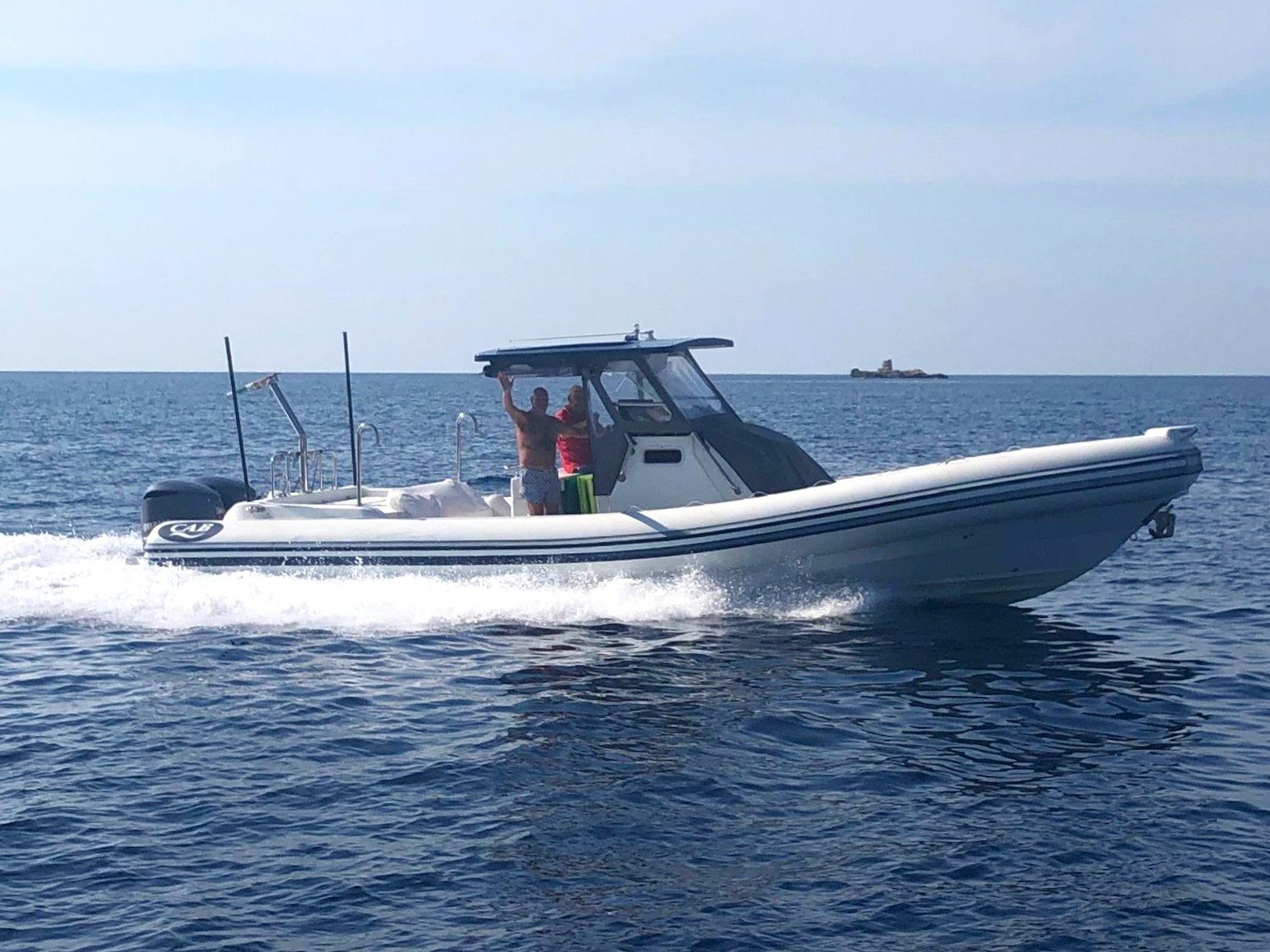 CAB Dorado 10 + 2x300hp YAMAHA (2016)<br><a href=dettaglio.aspx?Id=195 >VAI ALLA SCHEDA</a>
